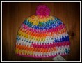 Duhová zimní čepice s bambulí